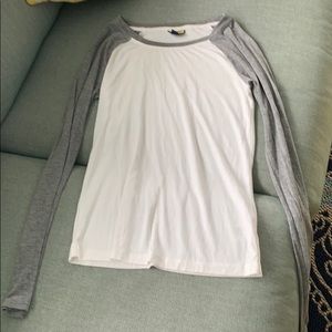 WOMENS XS LONG SLEEVE GREY AND WHITE